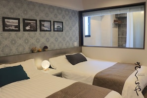 Standard Twin Room, 2 Double Beds | Desk, laptop workspace, free WiFi, bed sheets - Sakuraya (Okinawa)