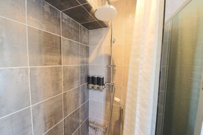 Standard Twin Room, 2 Double Beds | Bathroom - Sakuraya (Okinawa)
