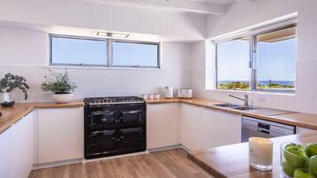 Microwave, oven, dishwasher, coffee/tea maker