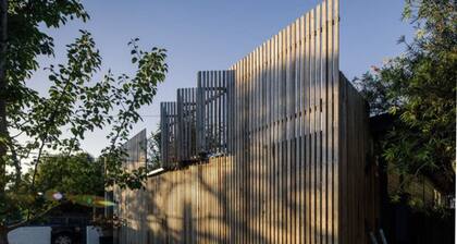 Barwon heads architect designed beach house heated pool, great location sleeps 8