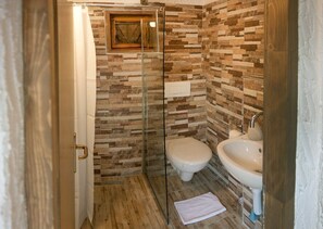 Big bungalow | Bathroom | Hair dryer, towels - Farm Stay Cardaklije (Bosanski Petrovac)