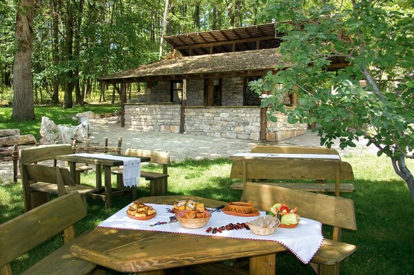 Outdoor dining - Farm Stay Cardaklije (Bosanski Petrovac)
