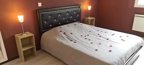 1 bedroom, WiFi, bed sheets - AUDIN SPA: JACCUZI⚡️SAUNA⚡️NETFLIX⚡️ (Audincourt)