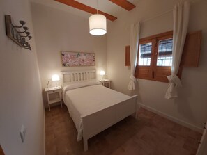 Iron/ironing board, Internet, bed sheets