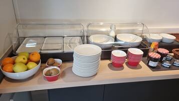 Dagelijks ontbijtbuffet (EUR 9.90 per persoon)