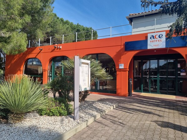 Front of property - ACE Hôtel Travel Fabrègues - A9 Montpellier Sud (Fabregues)