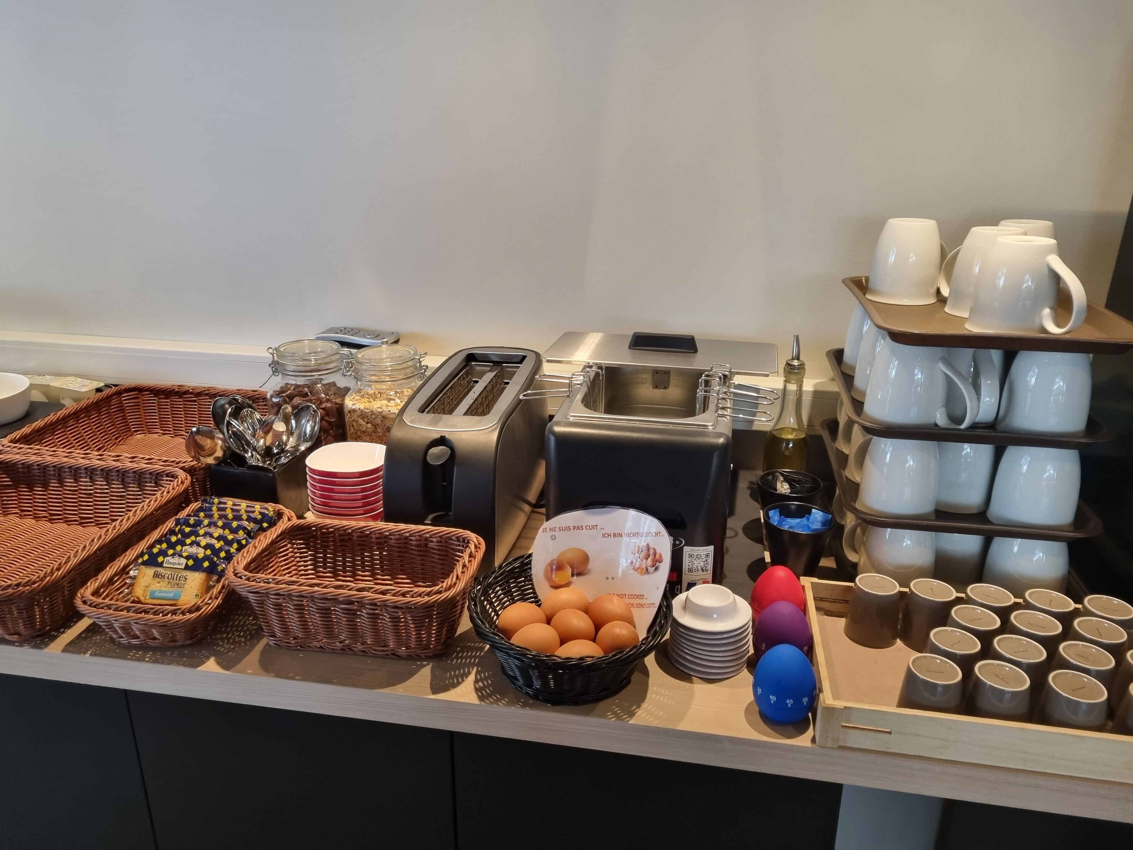 Tägliches Frühstücksbuffet (9.90 EUR pro Person)