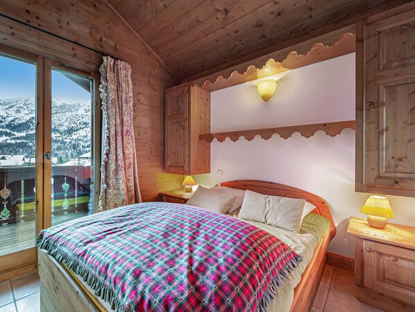 3 chambres, accès au Wi-Fi (inclus), literie fournie