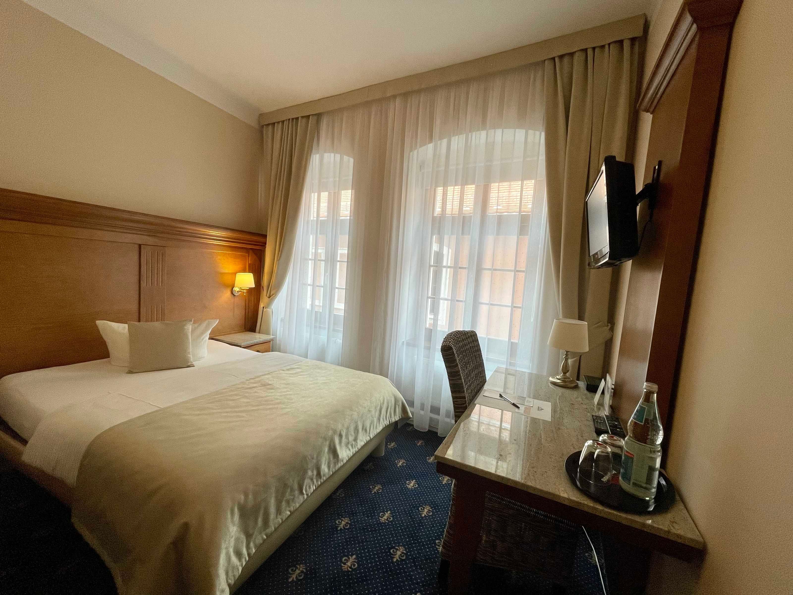 1 bedroom, in-room safe, WiFi, bed sheets