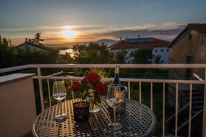 Outdoor dining - Villa Marina Malinska (Malinska)