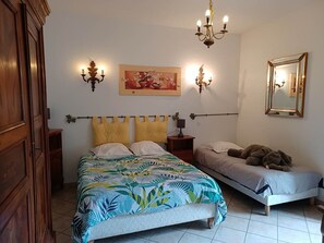 5 bedrooms, iron/ironing board, travel crib, WiFi