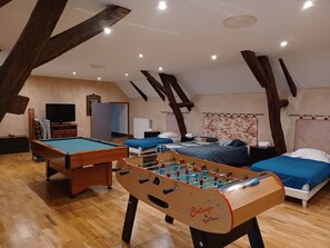 5 bedrooms, iron/ironing board, travel crib, WiFi