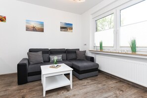 TV - Feriwenwohnung Wattwurm - Ferienwohnungen Wattwurm und Strandläufer im Haus Boje (Neuharlingersiel)