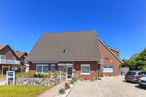 Exterior - Feriwenwohnung Wattwurm - Ferienwohnungen Wattwurm und Strandläufer im Haus Boje (Neuharlingersiel)