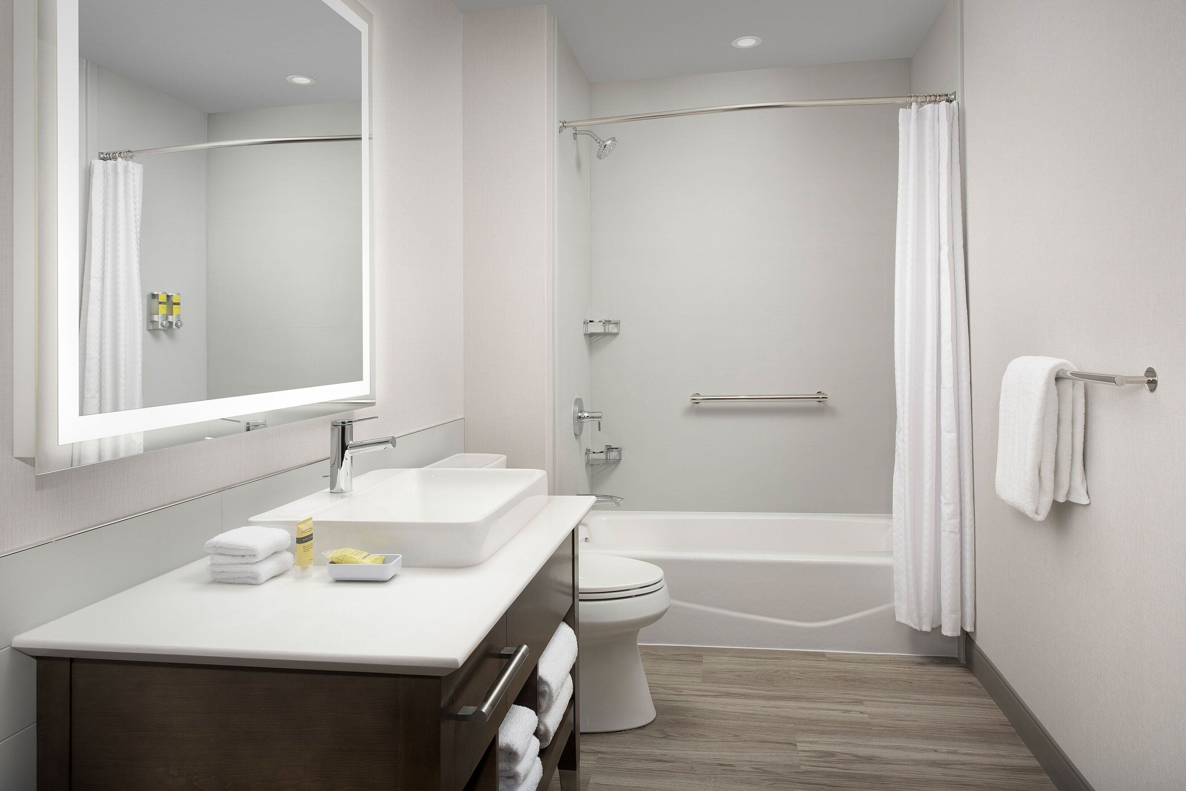 suite, 2 bedrooms | bathroom | eco-friendly toiletries, hair dryer, towels, soap