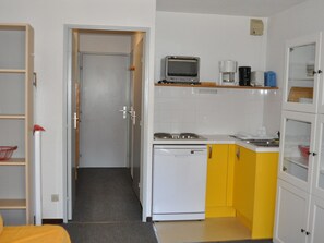 Kühlschrank, Mikrowelle, Geschirrspüler