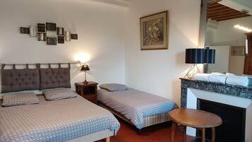 7 camere, culla da viaggio, Wi-Fi gratuito