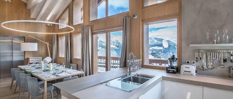 Réfrigérateur, micro-ondes, four, lave-vaisselle