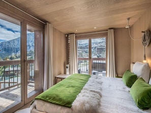 5 bedrooms, free WiFi, bed sheets