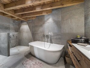 Hair dryer, towels - Modern and spacious chalet in Méribel with jacuzzi and sauna (Méribel)
