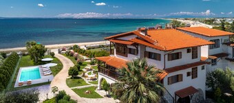 Windmill Villa, a beachfront villa with private pool, for relaxing holidays