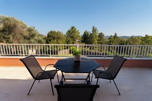 Outdoor dining - Private Pool Villa Olympic in Dassia Corfu (Corfu)
