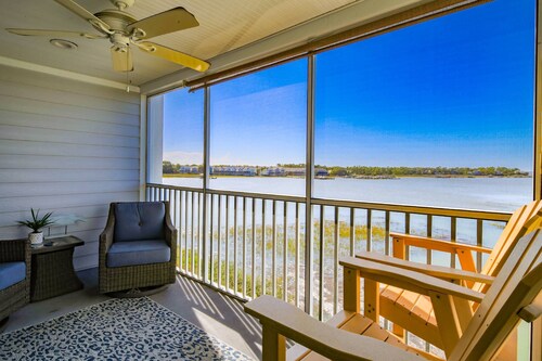 Renovated Folly Beach Condo w/ Community Pool, River Views and Short Walk to Beach & Downtown