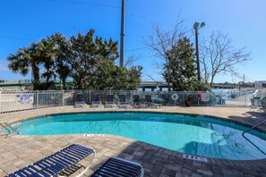 Luokittelematon kuva, 3 kautta 50, painike