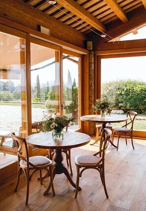 Free daily buffet breakfast  - La Garriga de Castelladral (Navas)