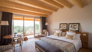 Quarto casal ou duplo superior | Cofres nos quartos, individualmente decorados