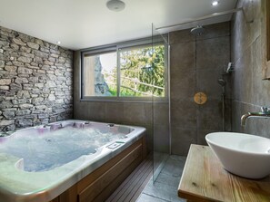 Hair dryer, towels - Cozy chalet for 10 adults & 2 kids in Courchevel with wellness area (Courchevel 1550)