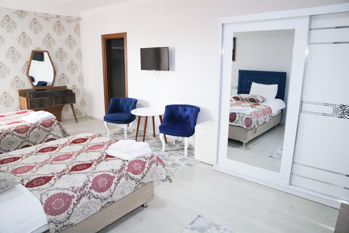 standard double or twin room | premium bedding, laptop workspace, free wifi, bed sheets