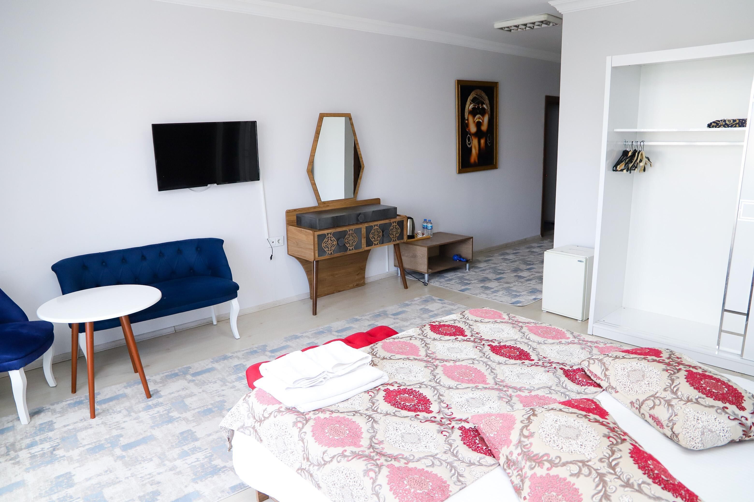standard double or twin room | premium bedding, laptop workspace, free wifi, bed sheets