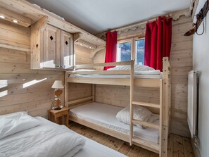 2 bedrooms, free WiFi, bed sheets - Bright apartment, 2 bedrooms at the foot of the slopes, pool and spa access (Méribel)