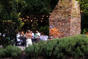 Outdoor dining - Berry Luxury Retreat  (Berry)