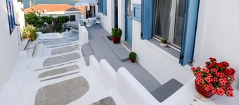 Amphoras Apartments