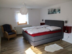 2 dormitorios, tabla de planchar con plancha, wifi gratis y ropa de cama