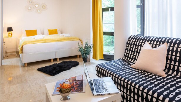 Iron/ironing board, bed sheets - Modern Studio Near City Center (Zagreb)