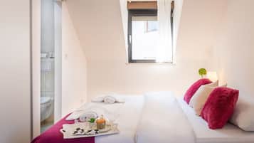 Iron/ironing board, bed sheets