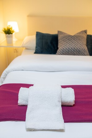 Iron/ironing board, bed sheets