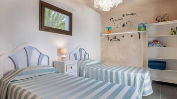 5 habitaciones, tabla de planchar con plancha y wifi gratis