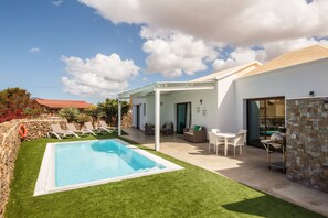 Pool - Holiday Home "Villa Era 2" with Garden, Pool, Terrace and Wi-Fi (Fuerteventura)