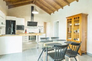 Dining - Holiday Home "Villa Era 2" with Garden, Pool, Terrace and Wi-Fi (Fuerteventura)