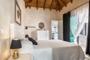 3 slaapkamers, een strijkplank/strijkijzer, gratis wifi, beddengoed