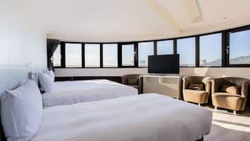 Panoramic Triple Room | In-room safe, desk, blackout drapes, free WiFi