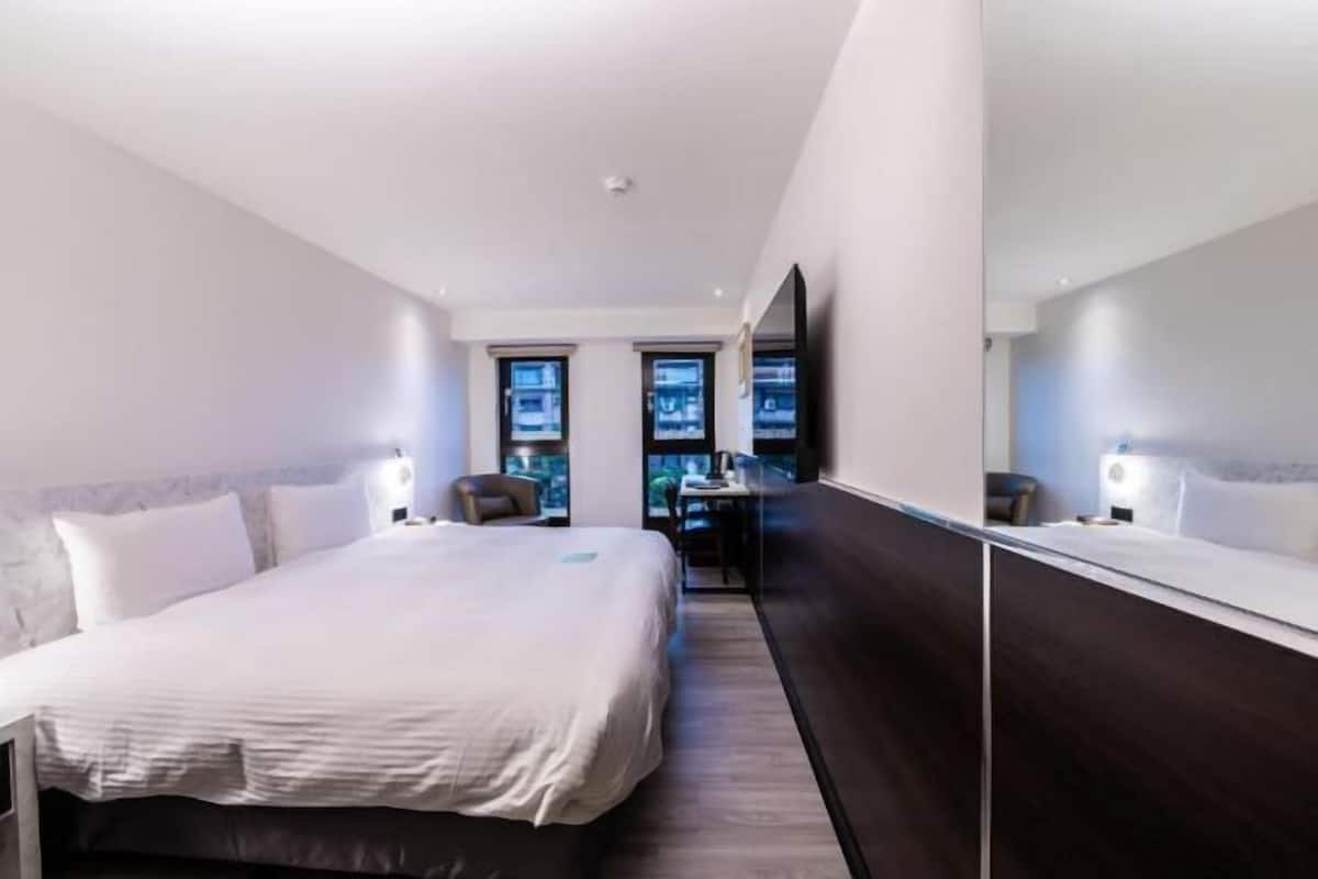 In-room safe, desk, blackout curtains, free WiFi