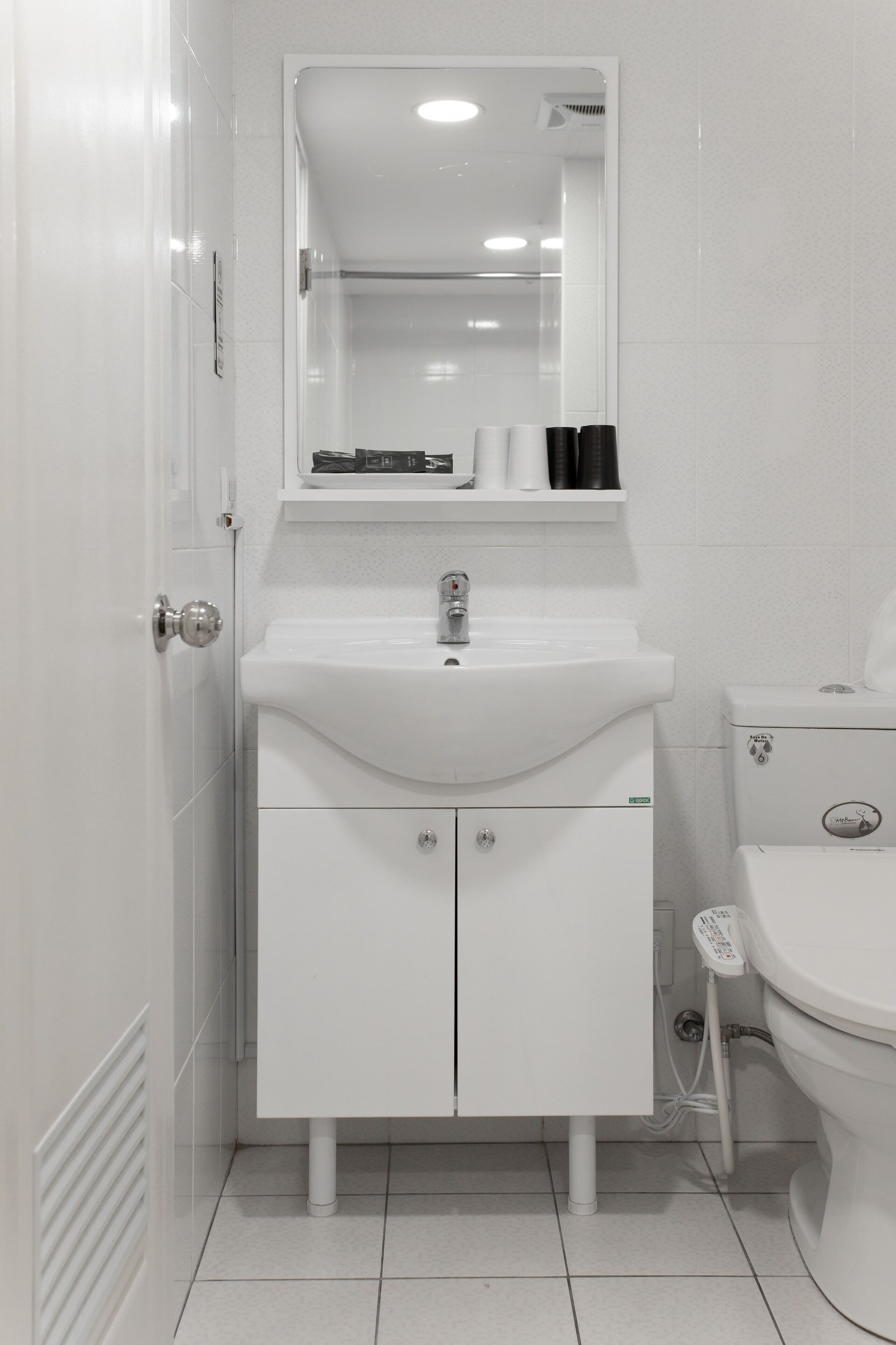 executive quadruple room | bathroom | combined shower/bathtub, hair dryer, slippers, towels
