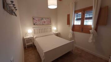 2 slaapkamers, een strijkplank/strijkijzer, gratis wifi, beddengoed