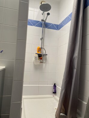 Shower, hair dryer, toilet paper - Villa Résidence Arcachon Marine (Arcachon)