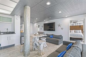 Interior - Beach home with Boat Slips, Free Tiki Cruise Incl! (Destin)